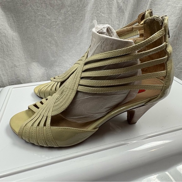 Miz Mooz Cream Color Waverly Heeled Sandal 8 - Picture 6 of 11